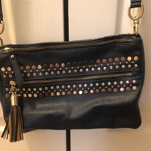 Adorable cute front detail. Cross body purse